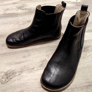 Lila Chelsea Boot